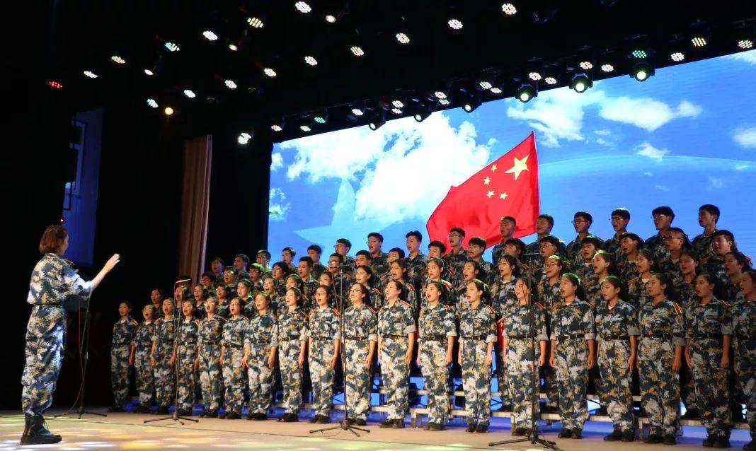 一个武林高手去偷西瓜，居然被活活吓死